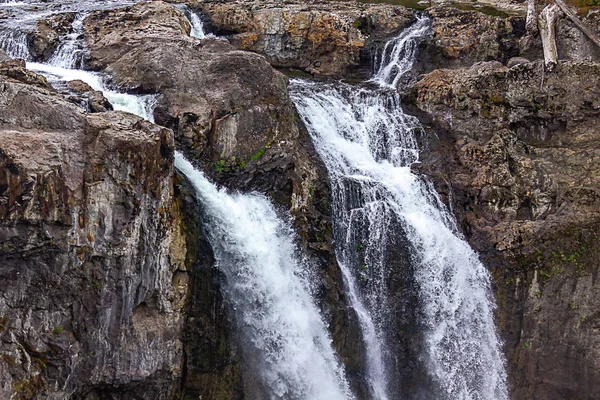 Top van Snoqualmie Falls over rotswand — Stockfoto