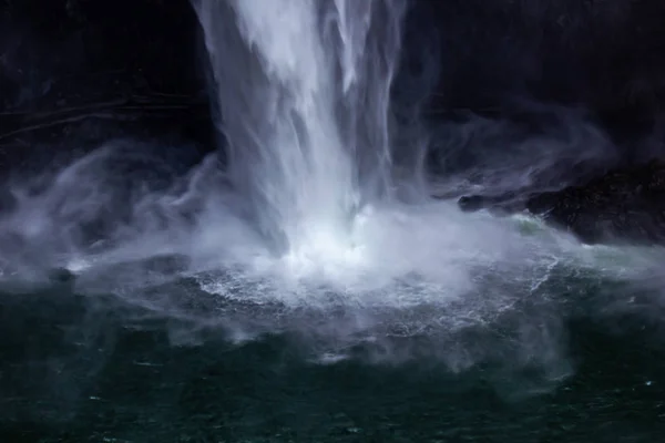 Wide mist and foam on dark blue pool of water — Stockfoto