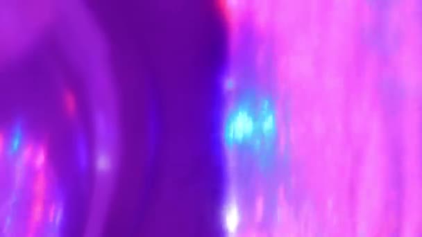 Abstrato feito de luzes azuis e roxas cor-de-rosa na água e máquinas — Vídeo de Stock