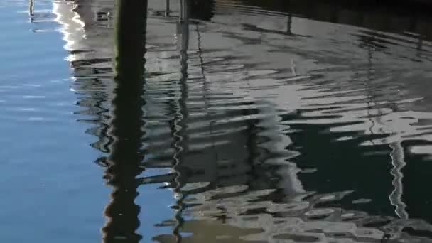 Відображення док у воді — стокове відео