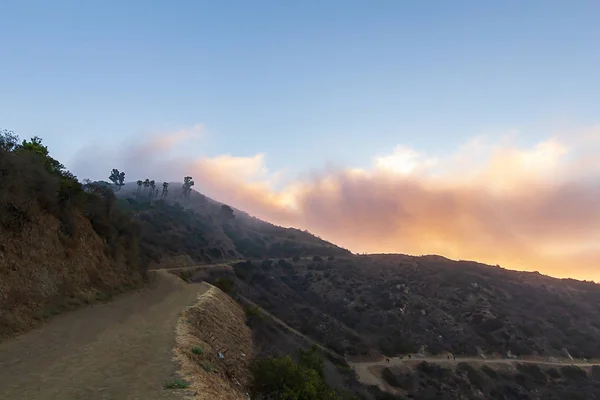 Szlak turystyczny w Griffith Park o świcie — Zdjęcie stockowe