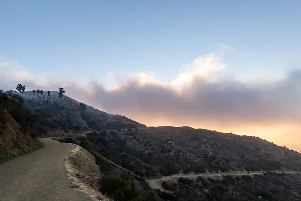 Los Angeles szlak turystyczny na wzgórzu o świcie — Zdjęcie stockowe