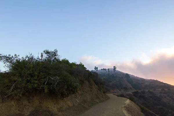 Szlak turystyczny na wzgórzu Los Angeles — Zdjęcie stockowe