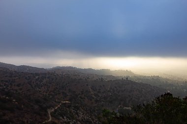 Griffith Park tepeleri yamaçta görünümü 