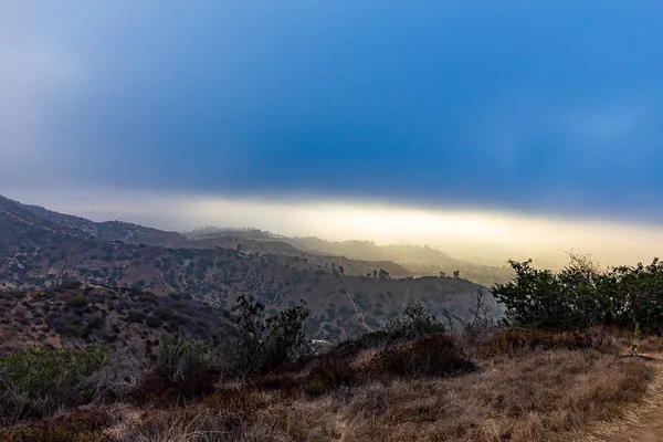 Vista de la disminución de laderas en Los Ángeles — Foto de Stock