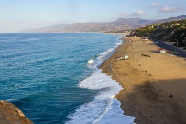 california sahil kıyı dalgaları uçurumun üst görünümü mesafe kırma 