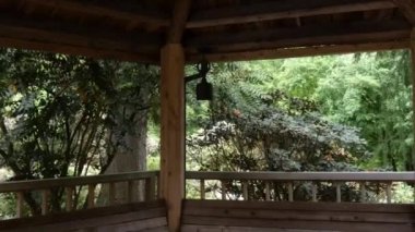 asya şekilli çan pagoda asılı