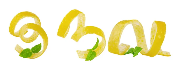 白い背景に分離されたレモンの皮 — ストック写真