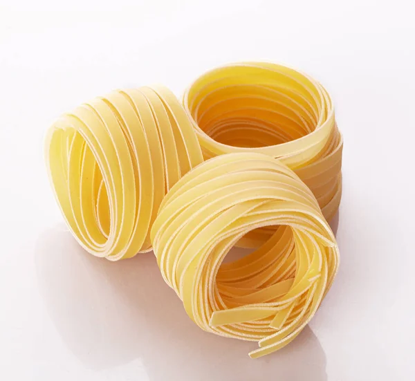 Niet Gekookte Salangani Pasta Geïsoleerd Een Witte Achtergrond Macaroni Nest — Stockfoto