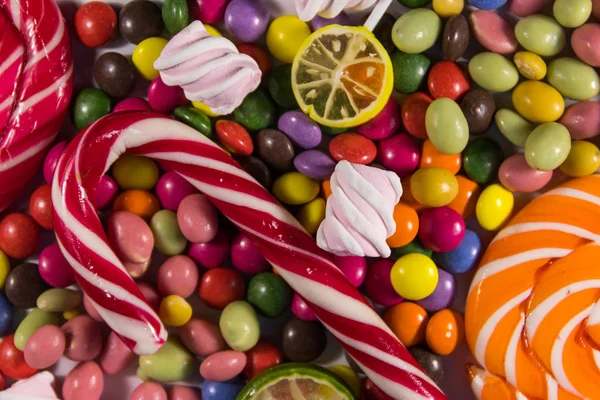 Latar Belakang Permen Cokelat Berwarna Warni Lolipop Tebu Dan Marshmallow — Stok Foto