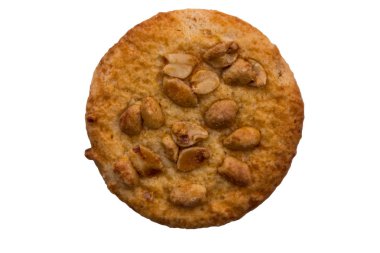 Beyaz arka plan üzerinde izole fıstık ile tatlı kurabiye