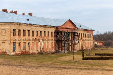 Ukrayna, Tulchin 'deki Polonyalı iş adamları Potocki' nin eski sarayının yeniden inşası. Pototsky Sarayı, 18. yüzyılın ikinci yarısında klasik tarzda Tulchyn 'de bir mimarlık abidesidir.