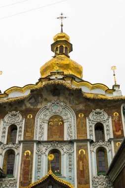 Kiev Pechersk mağaraları, Kiev Manastırı da bilinen Lavra olduğu tarihi bir Ortodoks Hıristiyan manastır