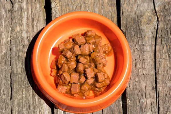 Canned Food Cats Dogs Orange Plastic Bowl Rustic Wooden Surface — Stock Photo, Image