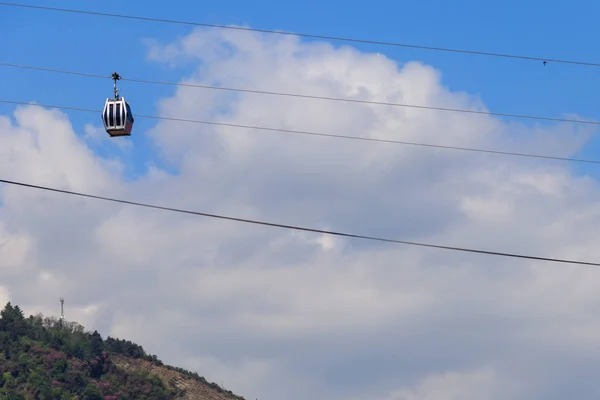 Stuga Linbanan Mot Blå Himmel Linbana Tbilisi Georgien — Stockfoto