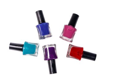 Beyaz arka plan üzerinde izole oje şişe kümesi