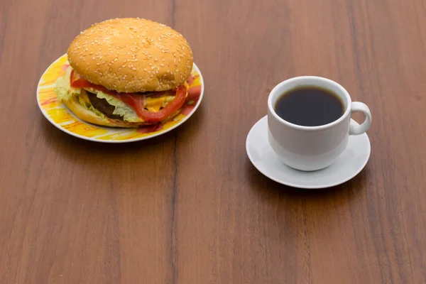 Delicious Hamburger Cup Coffee Wooden Table — Stock Photo, Image