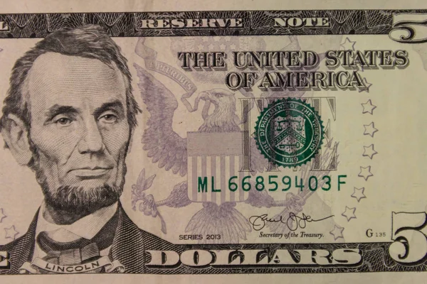Beş dolarlık banknotun Macro çekimi.