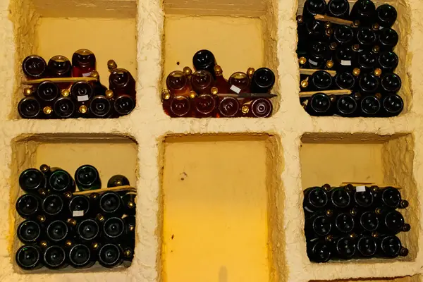 Μπουκάλια Σαμπάνιας Στο Κελάρι — Φωτογραφία Αρχείου