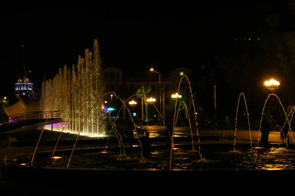 Fuentes Cantando Bailando Bulevar Batumi Por Noche — Foto de Stock