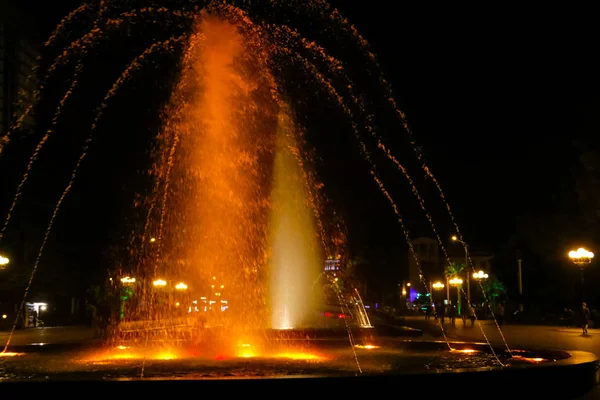 Fuentes Cantando Bailando Bulevar Batumi Por Noche — Foto de Stock