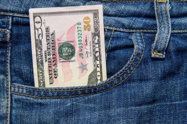 Mavi jeans cebinde 50 Amerikan Doları bill