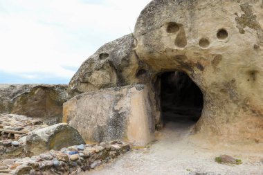Kafkasya dağlarındaki eski mağara şehri Uplistsikhe, Georgia