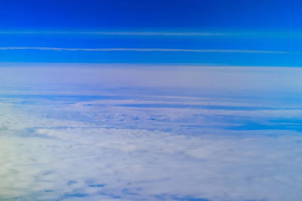 Gyönyörű Fehér Felhők Kék Égen Kilátás Repülőgépből — Stock Fotó