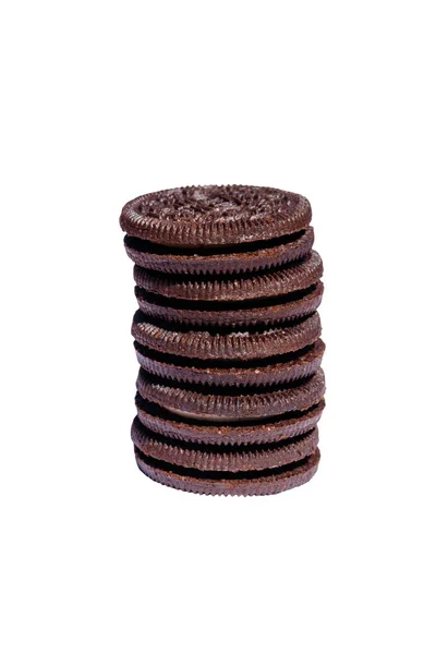 Stapel Chocolade Koekjes Met Crème Vulling Geïsoleerd Witte Achtergrond — Stockfoto