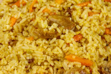Pilav et, pirinç, havuç ve soğan ile. Yakın çekim
