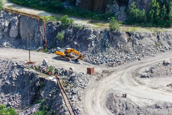 Extraction of mineral resources in the granite quarry