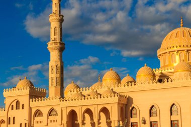 Hurghada, Mısır 'daki El Mina Mescidi Camii cephesi