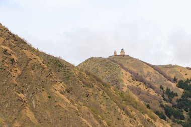 Görünüm Gergeti Trinity Kilisesi (Tsminda Sameba)