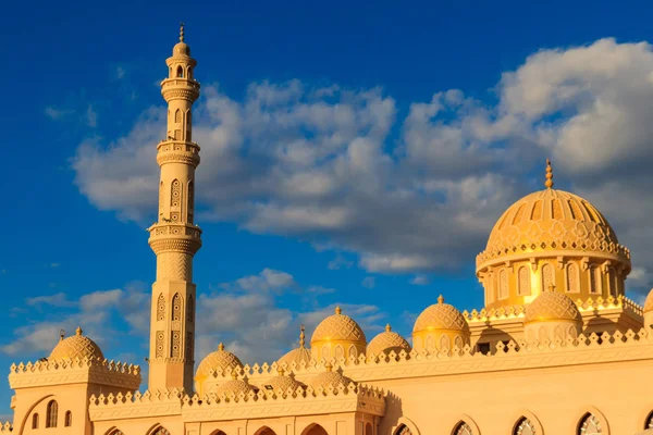 Façade de la mosquée El Mina Masjid à Hurghada, Égypte — Photo