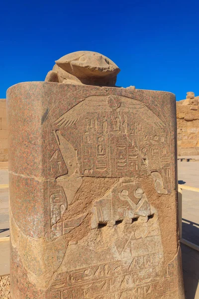 Šnearabský památník v chrámu Karnak v Luxor, Egypt — Stock fotografie