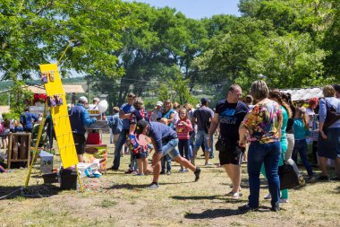 Çilek Festivali sırasında kimliği belirsiz kişi