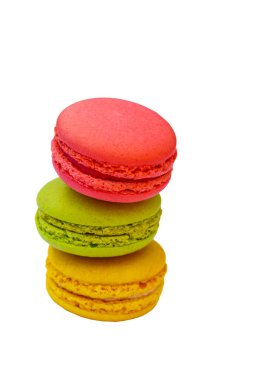 Beyaz arka plan üzerinde izole lezzetli renkli macaroons