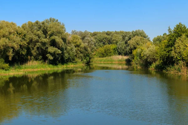 Вид на річку Хорол у Миргороді, Україна — стокове фото