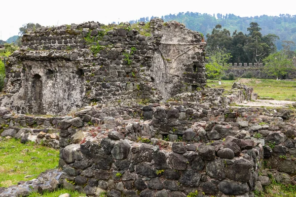 Batumi, Georgia yakınlarındaki eski Bizans Gonio kalesi.