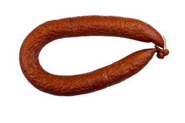 Beyaz arka planda izole edilmiş füme sosis.