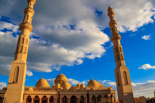 Façade de la mosquée El Mina Masjid à Hurghada, Égypte — Photo
