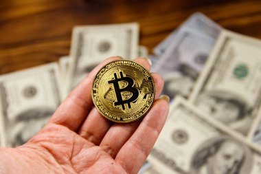 Altın Bitcoin 100 dolarlık banknotlara karşı