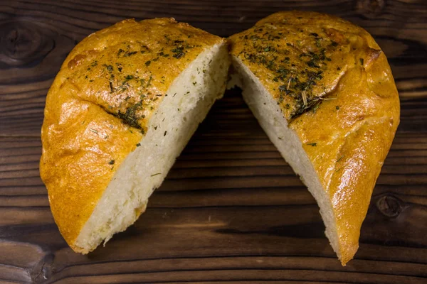 Vers brood ciabatta op houten tafel — Stockfoto
