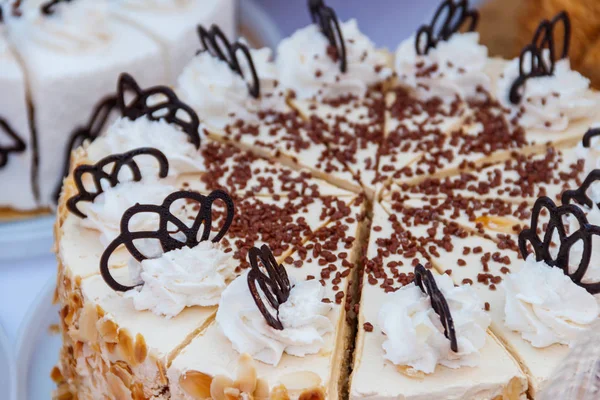 Savoureux gâteau fait maison gros plan — Photo