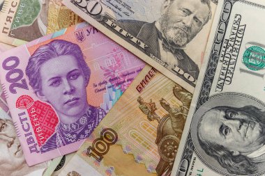 Amerikan dolarlarının, Rus rublelerinin ve Ukrayna Hryvnialarının çok yönlü geçmişi