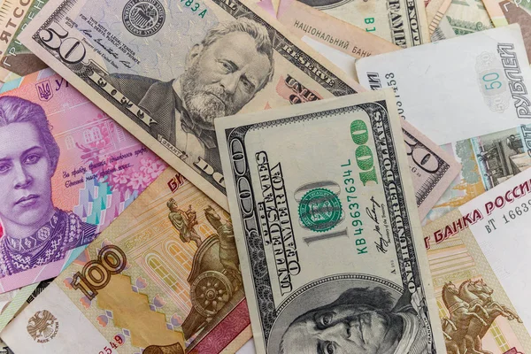 美元、俄罗斯卢布和乌克兰格里夫尼亚的多货币背景 — 图库照片