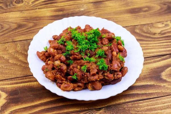 Plat traditionnel de haricots rouges géorgiens lobio sur table en bois — Photo