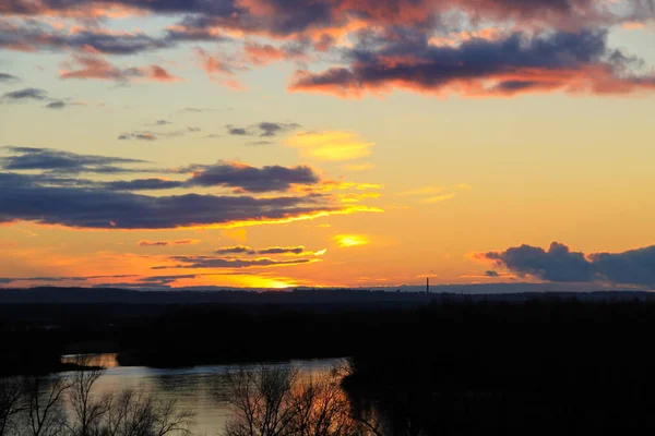 Pôr do sol sobre o rio Dnieper — Fotografia de Stock