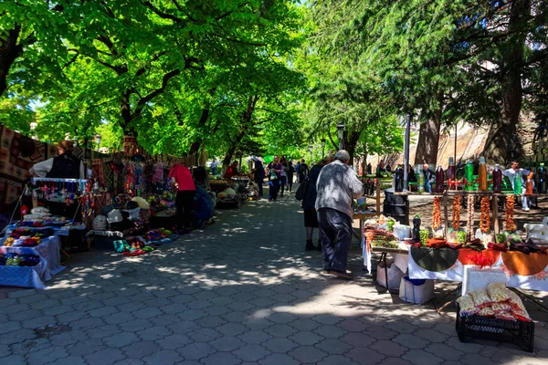 Hediyelik eşya ve halk sanatı ürünlerinin sokak ticareti