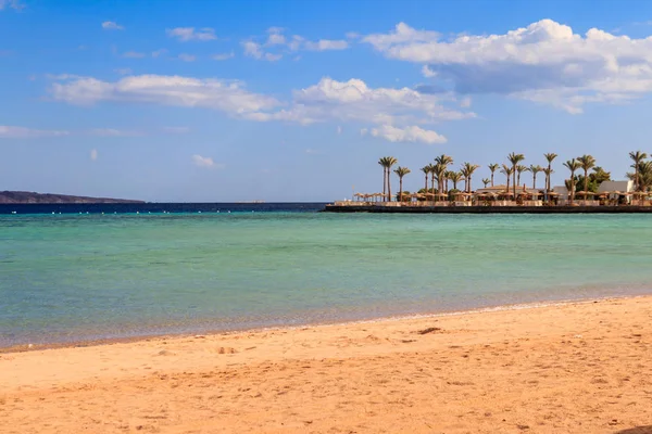 Вид на побережье Красного моря на пляже в Хургаде, Египет — стоковое фото